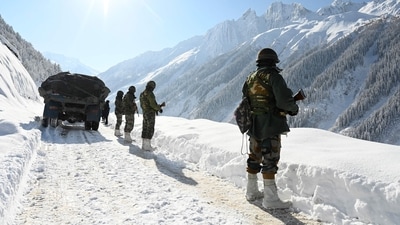 (FILES) Indian army soldiers walk along a road near Zojila mountain pass that connects Srinagar to the union territory of Ladakh, bordering China on February 28, 2021. (Photo by TAUSEEF MUSTAFA / AFP) (AFP) (HT_PRINT) (FILES) Indian army soldiers walk along a road near Zojila mountain pass that connects Srinagar to the union territory of Ladakh, bordering China on February 28, 2021. (Photo by TAUSEEF MUSTAFA / AFP) (AFP) (HT_PRINT)