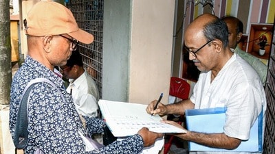 SIR এর জন্য নথি চাই, বাগদায় ২৮ বছর পরে বাড়ি ফিরলেন ‘মৃত’ প্রৌঢ়, চাঞ্চল্য