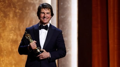 Tom Cruise poses with his honorary Oscar during the Academy of Motion Picture Arts and Sciences 16th Governors Awards in Los Angeles, California, (REUTERS)