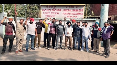 Contractual workers of Punjab Roadways, Punbus and PRTC staging a protest at the Ludhiana bus stand on Monday. (Manish/HT) Contractual workers of Punjab Roadways, Punbus and PRTC staging a protest at the Ludhiana bus stand on Monday. (Manish/HT)