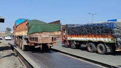 Despite the directive to check each and every heavy vehicle for overloading at the Khed-Shivapur toll naka, Hindustan Times observed that only a few heavy vehicles were being diverted to the weighing system installed near the toll gate. (HT PHOTO) Despite the directive to check each and every heavy vehicle for overloading at the Khed-Shivapur toll naka, Hindustan Times observed that only a few heavy vehicles were being diverted to the weighing system installed near the toll gate. (HT PHOTO)