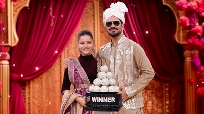 Rubina Dilaik and Abhinav Shukla with the trophy of Pati Patni Aur Panga. Rubina Dilaik and Abhinav Shukla with the trophy of Pati Patni Aur Panga.