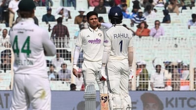 Indian skipper Shubman Gill retires hurt on second day of India-SA First Test match at Eden Gardens in Kolkata, India, on Saturday (Hindustan Times) Indian skipper Shubman Gill retires hurt on second day of India-SA First Test match at Eden Gardens in Kolkata, India, on Saturday (Hindustan Times)