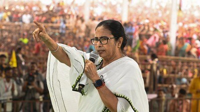 মুখ্যমন্ত্রী মমতা বন্দ্যোপাধ্যায়। মুখ্যমন্ত্রী মমতা বন্দ্যোপাধ্যায়।