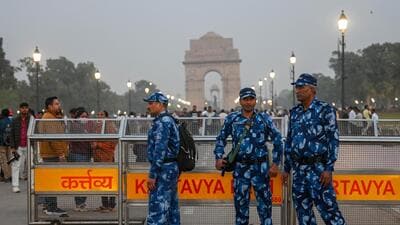 Security personnel at India Gate for enhanced security after the blast. (RAJ K RAJ /HT PHOTO)