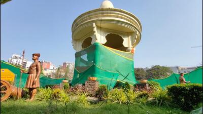 The statue and the canopy housing it were covered again on Monday (Bachchan Kumar/HT Photo)