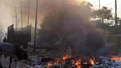 UPPCB officials said the rise in pollution levels is primarily due to road dust, unpaved roads and traffic snarls. (Sakib Ali/HT Photo) UPPCB officials said the rise in pollution levels is primarily due to road dust, unpaved roads and traffic snarls. (Sakib Ali/HT Photo)