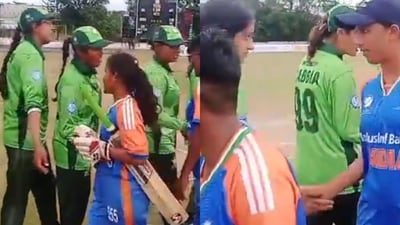 India and Pakistan players shaking hands. (@sohailimrangeo/x.com)