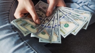 Trump's $2,000 checks update: Scott Bessent announced that $2,000 checks proposed by Trump will require legislation for distribution (Unsplash) Trump's $2,000 checks update: Scott Bessent announced that $2,000 checks proposed by Trump will require legislation for distribution (Unsplash)