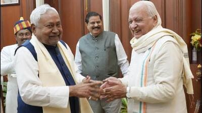 Bihar’s CM-elect Nitish Kumar (left) with Governor Arif Mohammad Khan at Raj Bhawan in Patna on Monday. (Santosh Kumar/ HT Photo) Bihar’s CM-elect Nitish Kumar (left) with Governor Arif Mohammad Khan at Raj Bhawan in Patna on Monday. (Santosh Kumar/ HT Photo)