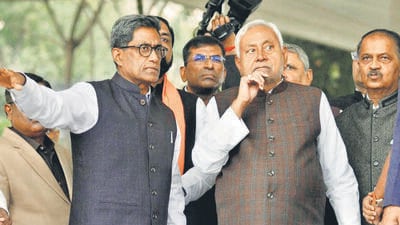 Chief minister Nitish Kumar inspects preparations for the oath ceremony at Patna’s Gandhi Maidan, on Tuesday. (Santosh Kumar/HT)