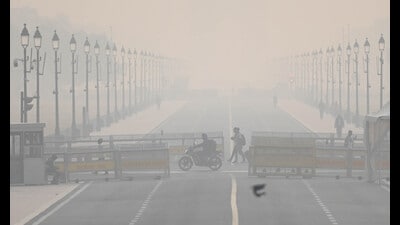 Government teams patched thousands of square metres of roads and intensified inspections as pollution levels dipped in mid-October, data submitted to the CM shows. (RAJ K RAJ /HT PHOTO) Government teams patched thousands of square metres of roads and intensified inspections as pollution levels dipped in mid-October, data submitted to the CM shows. (RAJ K RAJ /HT PHOTO)
