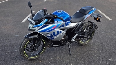The Gixxer SF 250 does attract a lot of attention on the road because of the MotoGP-inspired colour scheme. The Gixxer SF 250 does attract a lot of attention on the road because of the MotoGP-inspired colour scheme.