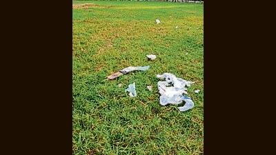 The traders say the park has been neglected for months, causing inconvenience to visitors and impacting their businesses. (HT Photo) The traders say the park has been neglected for months, causing inconvenience to visitors and impacting their businesses. (HT Photo)