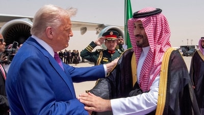 US President Donald Trump shakes hands with Saudi Crown Prince Mohammed Bin Salman during a welcoming ceremony in Riyadh, Saudi Arabia on May 13, 2025. (File Photo/REUTERS)