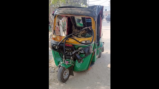 Ashraf Ali, one of the injured, said the auto was speeding at about 50-60kmph. (Sakib Ali/HT Photo)