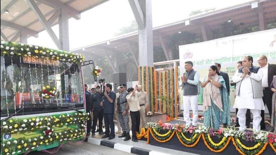 CM Gupta flags off the newly redeveloped DTC bus terminal at Azadpur and launches 40 new electric buses on Tuesday. (HT Photo)