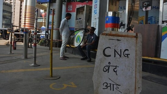 Out of 389 CNG stations under MGL in Mumbai, Thane and Navi Mumbai, only 225 stations were operational on Monday due to disruption of supply at CGS Wadala. (Praful Gangurde/ HT Photo)
