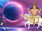 <p>గ్రహాలలో అతి ముఖ్యమైనదిగా పరిగణించే శుక్రుడు కూడా రాబోయే సంవత్సరంలో అనేక మార్పులను తీసుకురాబోతున్నాడు. శుక్రుడు విలాసానికి చిహ్నం. ప్రేమ, శ్రేయస్సు విషయాలలో కూడా శుక్రుడి ప్రభావం కనిపిస్తుంది. ఈ శుక్రుడు 2025 చివరిలో బలహీన స్థితిలో ప్రయాణాన్ని ప్రారంభిస్తాడు. కానీ 2026లో శుక్రుడు ఉదయించడం కొందరికి కలిసి వస్తుంది. మకరరాశిలో శుక్రుడు ఉదయించడం అన్ని రాశిచక్రాల ప్రజలను ప్రభావితం చేస్తుంది. ముఖ్యంగా కొన్ని రాశిచక్ర గుర్తులకు ప్రత్యేక ఆశీర్వాదాలు లభిస్తాయి.</p>