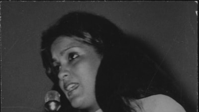 Zeenat’s fashion sense and charisma made her a cultural trendsetter. Zeenat’s fashion sense and charisma made her a cultural trendsetter.