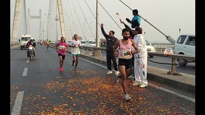 Athletes running during the Indira Marathon in Prayagraj. (HT) Athletes running during the Indira Marathon in Prayagraj. (HT)