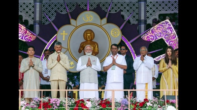 Prime Minister Narendra Modi with Andhra Pradesh Chief Minister N Chandrababu Naidu, Aishwarya Rai Bachchan, and Sachin Tendulkar during the birth centenary celebrations of Sathya Sai Baba, in Puttaparthi on Wednesday. (DPR PMO)
