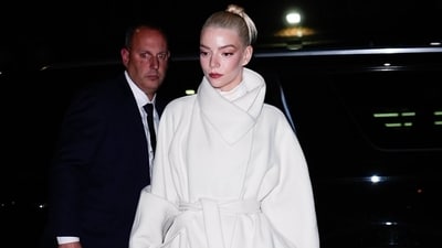Anya Taylor-Joy embraces the scarf coat as winter settles in (Photo: X) Anya Taylor-Joy embraces the scarf coat as winter settles in (Photo: X)