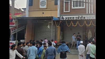 The shop of Dinesh ‘Daboo’ Singhla, the district’s biggest fertilizer wholesaler, was seized for allegedly supplying chemicals used in the Red Fort blast. (HT Photo) The shop of Dinesh ‘Daboo’ Singhla, the district’s biggest fertilizer wholesaler, was seized for allegedly supplying chemicals used in the Red Fort blast. (HT Photo)