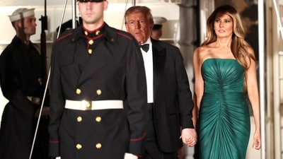 U.S. President Donald Trump and first lady Melania Trump stand ahead of a dinner hosted by Trump for Saudi Crown Prince and Prime Minister Mohammed bin Salman at the White House in Washington, D.C., U.S., November 18, 2025. REUTERS/Kevin Lamarque (REUTERS)