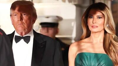 U.S. President Donald Trump and first lady Melania Trump wait to welcome Saudi Crown Prince Mohammed bin Salman for a dinner at the White House in Washington, November 18, 2025. REUTERS/Kevin Lamarque (REUTERS)