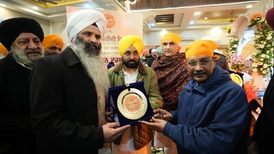 Arvind Kejriwal at the Kirtan Darbar held in Srinagar to mark the 350th martyrdom anniversary of Guru Tegh Bahadur. Arvind Kejriwal at the Kirtan Darbar held in Srinagar to mark the 350th martyrdom anniversary of Guru Tegh Bahadur.