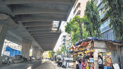 iMumbai, India - November 19, 2025: A view of the stalls out side Mithibhai collage at Vile Parle in Mumbai, India, on Wednesday, November 19 2025. (Photo by Satish Bate/ Hindustan Times) (Hindustan Times) iMumbai, India - November 19, 2025: A view of the stalls out side Mithibhai collage at Vile Parle in Mumbai, India, on Wednesday, November 19 2025. (Photo by Satish Bate/ Hindustan Times) (Hindustan Times)