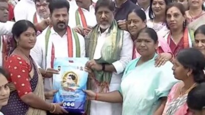 ఇందిరమ్మ చీరల పంపిణీ ఇందిరమ్మ చీరల పంపిణీ