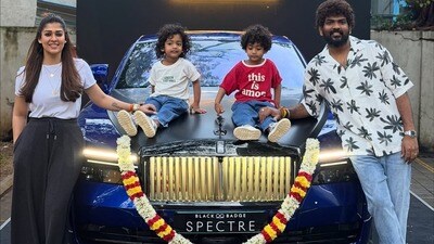 నయనతారకు రూ.10 కోట్ల రోల్స్ రాయిస్ కారు గిఫ్ట్గా ఇచ్చిన భర్త విఘ్నేష్ శివన్.. ఫ్యామిలీతో కలిసి బర్త్డే సెలబ్రేషన్స్ నయనతారకు రూ.10 కోట్ల రోల్స్ రాయిస్ కారు గిఫ్ట్గా ఇచ్చిన భర్త విఘ్నేష్ శివన్.. ఫ్యామిలీతో కలిసి బర్త్డే సెలబ్రేషన్స్