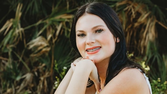 Anna Kepner, a high school cheerleader, passed away on a Carnival Cruise ship. (X)