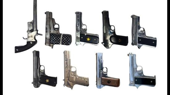 The seized countrymade pistols. (HT Photo)