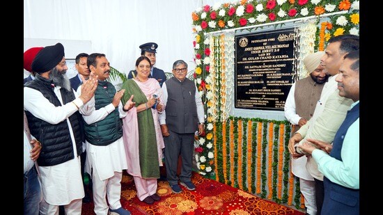 UT administrator Gulab Chand Kataria and mayor Harpreet Kaur Babla laying the foundation stone of the project on Wednesday. (HT Photo)