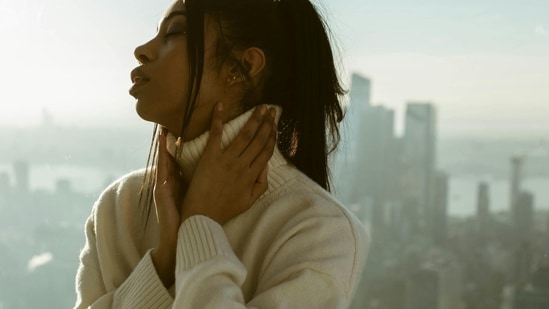 High-neck sweaters for women: The effortless winter upgrade you’ll wear nonstop (Pexels)