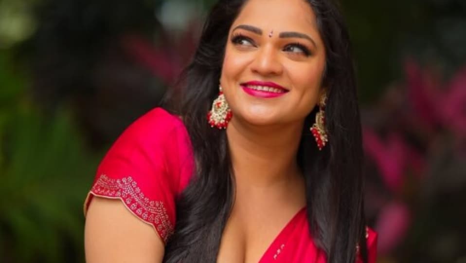 <p>బిగ్ బాస్ 7 తెలుగు సీజన్ లో వైల్డ్ కార్డు ఎంట్రీగా హౌస్ లో సందడి చేసింది అశ్విని శ్రీ. </p>(instagram-Ashwini Sree)