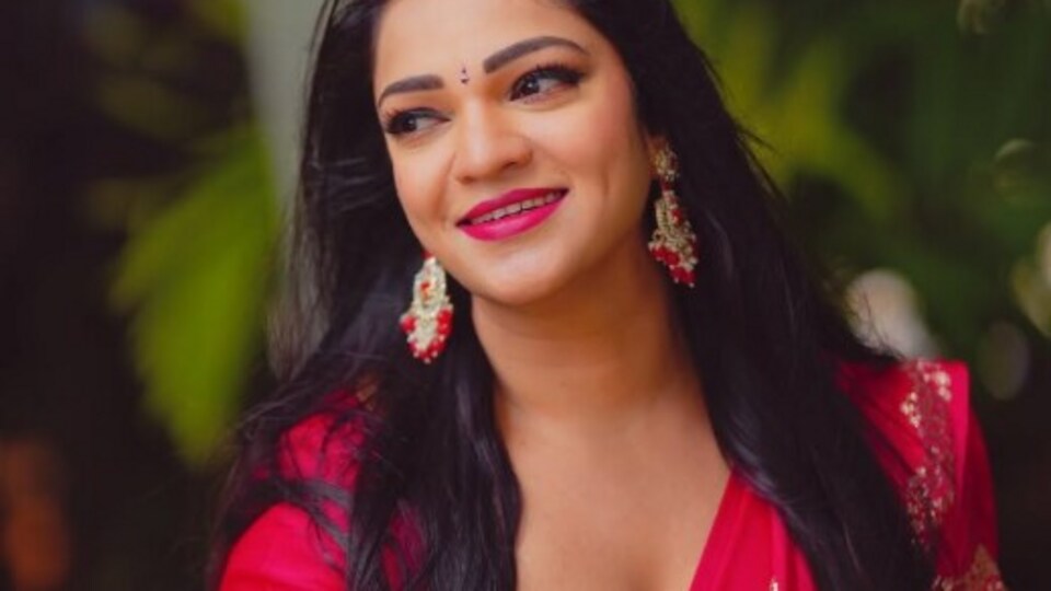 <p>నాకు, నా స్కిన్ టోన్ కు రెడ్ అఫీషియల్ గా చెందుతుందోమోననే క్యాప్షన్ తో పోస్టు పెట్టింది అశ్విని శ్రీ. </p>(instagram-Ashwini Sree)