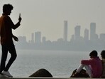 Mumbai, India – 20, Nov 2025: Haze over the city skyline at Marine Drives, in Mumbai, India, on Thursday, Nov 20, 2025. (Photo by Bhushan Koyande/HT Photo)
