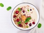 Oatmeal is one of the healthy options that balances blood sugar levels. 