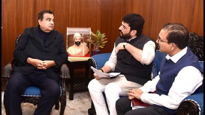 Gadkari orders urgent action to curb Navale bridge accidents Gadkari orders urgent action to curb Navale bridge accidents
