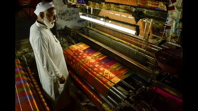 A weaver in Varanasi. Anil Yadav’s short story, Lord Almighty, Grant Us Riots!, is about the suffering of Muslim weavers in Mominpur, a Varanasi ghetto. (Shutterstock)