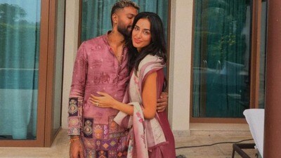 ఆ నటితో హార్దిక్ పాండ్యా మరోసారి ఎంగేజ్మెంట్.. వైరల్ అవుతున్న వేలికి ఉన్న రింగ్ ఆ నటితో హార్దిక్ పాండ్యా మరోసారి ఎంగేజ్మెంట్.. వైరల్ అవుతున్న వేలికి ఉన్న రింగ్