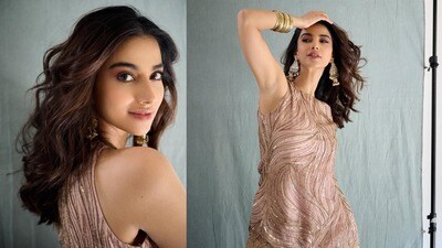 <p>గుంటూరు కారం సినిమాతో మంచి క్రేజ్ తెచ్చుకున్న మీనాక్షి చౌదరి ఆ తర్వాత వరుసపెట్టి మూవీస్తో దూసుకుపోయింది. ఈ క్రమంలో విక్టరీ వెంకటేష్తో చేసిన సంక్రాంతికి వస్తున్నాం సినిమా బ్లాక్ బస్టర్ హిట్ కొట్టింది. </p> (Instagram/Meenakshi Chaudhary ) <p>గుంటూరు కారం సినిమాతో మంచి క్రేజ్ తెచ్చుకున్న మీనాక్షి చౌదరి ఆ తర్వాత వరుసపెట్టి మూవీస్తో దూసుకుపోయింది. ఈ క్రమంలో విక్టరీ వెంకటేష్తో చేసిన సంక్రాంతికి వస్తున్నాం సినిమా బ్లాక్ బస్టర్ హిట్ కొట్టింది. </p> (Instagram/Meenakshi Chaudhary )