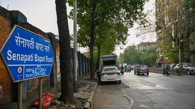 Mumbai, India. Nov 20, 2025 - View of Senapati Bapat Road and footpath in Dadar West: BMC has released tenders for the new footpath.Mumbai, India. Nov 20, 2025. (Photo by Raju Shinde/HT Photo) (Raju Shinde)