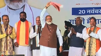 Prime Minister Narendra Modi was seen with newly sworn-in Bihar Chief Minister Nitish Kumar, state Ministers Samrat Choudhary and Vijay Kumar Sinha during the swearing-in ceremony, at Gandhi Maidan. (PTI) Prime Minister Narendra Modi was seen with newly sworn-in Bihar Chief Minister Nitish Kumar, state Ministers Samrat Choudhary and Vijay Kumar Sinha during the swearing-in ceremony, at Gandhi Maidan. (PTI)