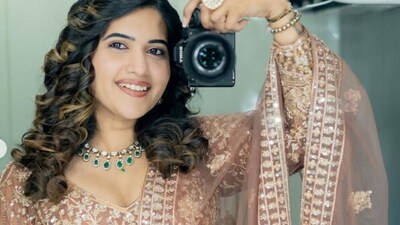 <p>మూవీ లాంఛ్, టీజర్, ట్రైలర్ రిలీజ్, ప్రి రిలీజ్ ఈవెంట్లతో స్రవంతి చొక్కారపు బిజీగా మారింది. మధ్యలో టైమ్ దొరికతే వెకేషన్లతో రచ్చ చేస్తోంది. </p> (instagram-sravanthi_chokarapu) <p>మూవీ లాంఛ్, టీజర్, ట్రైలర్ రిలీజ్, ప్రి రిలీజ్ ఈవెంట్లతో స్రవంతి చొక్కారపు బిజీగా మారింది. మధ్యలో టైమ్ దొరికతే వెకేషన్లతో రచ్చ చేస్తోంది. </p> (instagram-sravanthi_chokarapu)