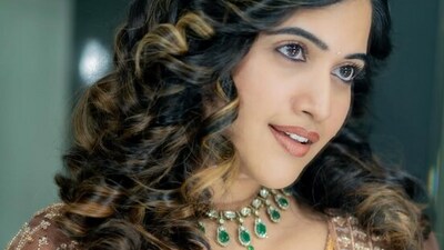 <p>సుమ, శ్రీముఖి, రష్మి.. ఇలా టాలీవుడ్ పాపులర్ యాంకర్లలో ఒకరిగా స్రవంతి చొక్కారపు ఎదుగుతోంది. </p> (instagram-sravanthi_chokarapu) <p>సుమ, శ్రీముఖి, రష్మి.. ఇలా టాలీవుడ్ పాపులర్ యాంకర్లలో ఒకరిగా స్రవంతి చొక్కారపు ఎదుగుతోంది. </p> (instagram-sravanthi_chokarapu)